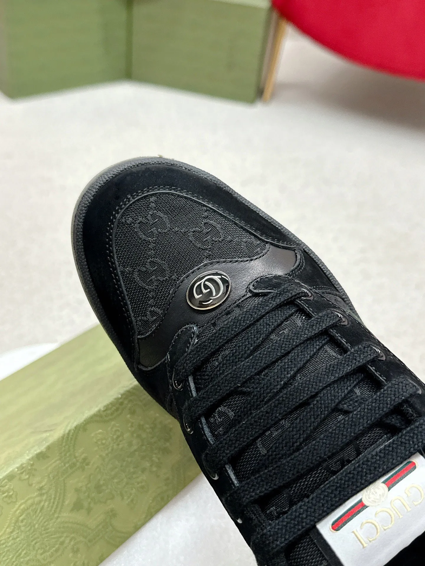 👟👟Ex-factory price 560👟👟 Men’s size +10 Gucci——purchased version GG series distressed dirty shoes-hot style is coming! 9 times out of 10 sales, you will definitely get the money. Ready stock! Spot goods! Spot goods! New colors added - the ultimate version on the market! Purchase the original version and develop it... fabric, material, outsole, and details can be compared at will! Open-mold Swarovski one-to-one replica rhinestone chain...Metal cherry pendant...Metal double G crystal cylindrical mark...Gucci original customized narrow webbing...Super flash series - flash diamond chain. The cherry decoration is detachable and can be changed into two to match with each other to show your personality. Exclusive color-brushed cowhide fabric. Hand-made distressed is very textured and has a sense of luxury! The details of the workmanship can be seen in the drawings, and no line is missed. The original terry cloth is delicate, soft and more comfortable and breathable. The privately stamped two-color original TPU outsole (lower layer is wider, upper layer is narrower). Matching packaging⭐️ Size: Female 35-40 Male 39-44 (Female 41 Male 45 customized)